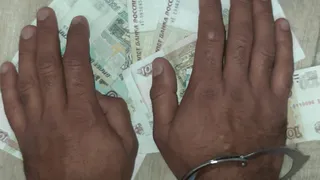 Полицейские задержали группу мошенников, которые обдурили жертву на 8 млн рублей