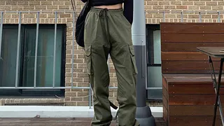 Как выбрать и носить женские брюки карго: советы и идеи