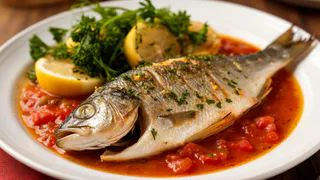 Перестала жарить рыбу – 40 минут и на столе самая сочная запечённая рыбка по-французски