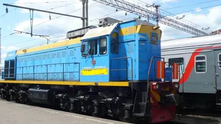 На станции мужчину закидали камнями