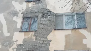 "Дом разваливается на глазах" - общежитие на улице Островского в аварийном состоянии