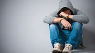 Зато переобулся: в Клинцах юношу будут судить за кражу кроссовок