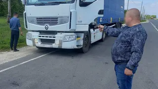 На трассе под Рязанью дальнобойщик выстрелил из пистолета в голову коллеге