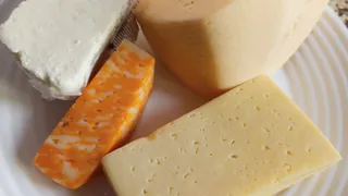 В Челябинской области сожгли почти 10 килограмм санкционного сыра