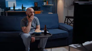 Что делают не самые умные люди в темное время суток - одна привычка выдаст низкий интеллект