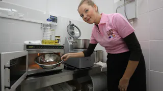 Врач рассказал рязанцам как проверить микроволновку на безопасность с помощью телефона