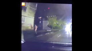 Жители Рязани заметили на проезде Гоголя бегущего под дождем голого мужчину  