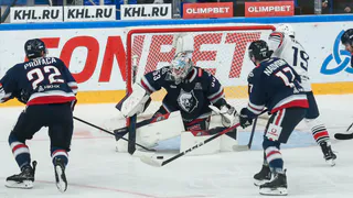 «Нефтехимик» одолел «Металлург» в напряжённом матче: победную шайбу забросил Дергачёв