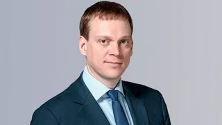 Врио губернатора Малков при росте 196 см катается на лошадях