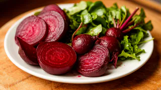 Больше не варю свеклу на салаты: друг повар научил готовить свеклу вкуснее и проще, как они у себя в ресторане делают