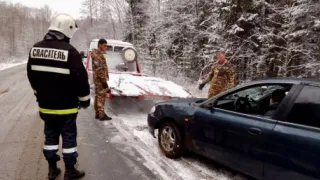 В Радужном произошло ДТП, в котором легковой автомобиль съехал в кювет