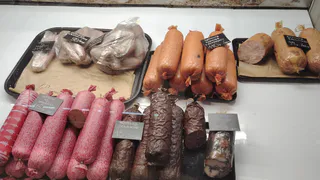 Пробовала колбасу категории "А" из "Ермолино": делюсь своими впечатлениями — есть ли в ней настоящее мясо и какова на вкус