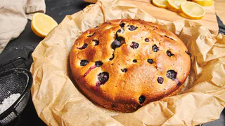 Стакан любых замороженных ягод и тесто за 5 минут — на выходе нежный пирог к чаю: блаженство, а не выпечка