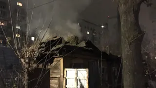 Минус один деревянный дом: на Безбожной произошел пожар