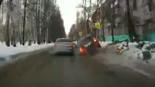 Форсаж: рязанец во время обгона оседлал сугроб