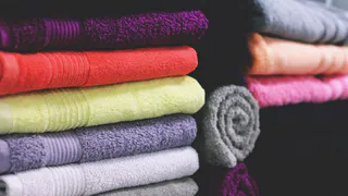 Как вернуть кухонным полотенцам белизну: простой и эффективный метод