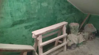 "Много побелки и пятнистые стены" - рязанцы в ужасе от ремонта в подъезде