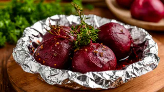 Как запечь свеклу, чтобы она была сочной и сахарной: 2 проверенных метода и 3 хитрости
