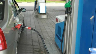 Уже с сегодняшнего дня начнут сливать бензин на АЗС – водителей предупредили