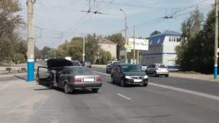 На Литейной в Брянске столкнулись 3 иномарки: погиб мужчина