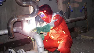 Из-за аварии: в Рязани в жилом доме затопило подвал