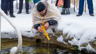 Крестный ход, освящение воды и Божественная литургия