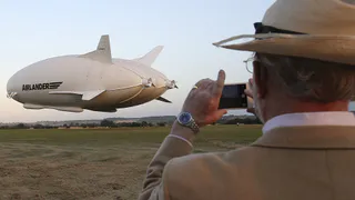 В Великобритании прошли испытания самого большого воздушного судна в мире (видео)