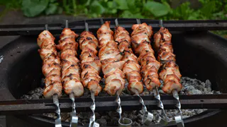 Ароматный и нежный шашлык, который покорит всех: секрет кроется в неожиданном ингредиенте