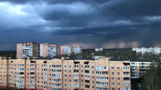 Ливни и ураганы в апреле, холодный май: Синоптики обновили прогноз на аномальную весну 2025      