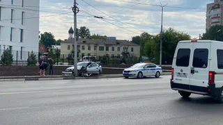 Обнял столб: на Спортивной произошло ДТП