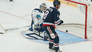 «Нефтехимик» обыграл «Барыс» со счетом 3:2