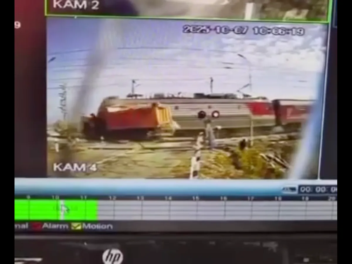 Появилось видео столкновения поезда с «КАМАЗом» (видео)