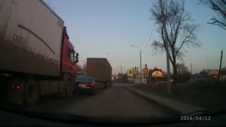 В Рязани фура намеренно ударила легковушку (видео)