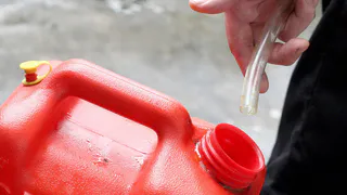 51-летний житель Пензы украл почти 200 литров топлива из трактора