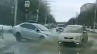 Проводится проверка: в полиции отреагировали на аварию с участием машины ДПС