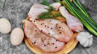 "Не мясо, а сплошная химия": Эксперты назвали худший бренд филе цыпленка