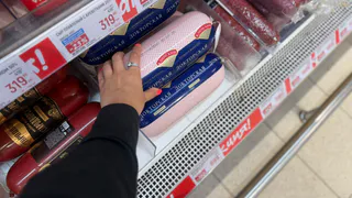 Фарш из бумаги, ни грамма мяса: Росконтроль назвал марки колбасы, которые лучше не брать для новогоднего стола
