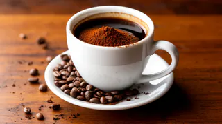 Холодильник не пахнет, хотя я забываю про продукты: кладу на дверцу мешочек с этим кофейным жмыхом