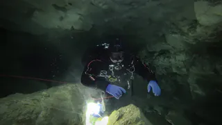 Дайверы поделились впечатлениями от погружения в карстовую пещеру под Рязанью