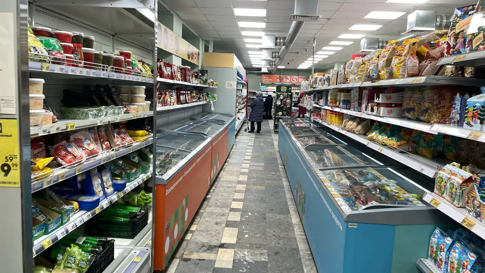 Двух магазинных воров задержали в Магнитогорске: кражи на тысячи рублей раскрыты за считанные часы