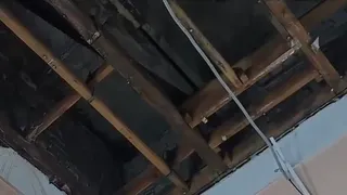 Во Владимирской области волонтеры плетут сети для СВО под поврежденной крышей