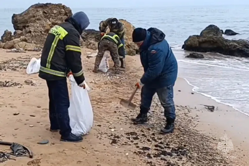 Фотограф из Челябинской области рассказал об утонувших в мазуте пляжах Анапы