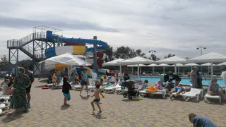 «Вонючее море и мерзкие люди»: российские туристы честно высказались об отдыхе на черноморских курортах