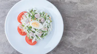 Один из самых простых и вкусных салатов: в нем всего 3 ингредиента