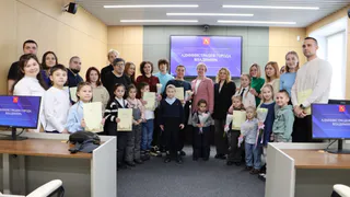 Во Владимире десяти молодым многодетным семьям вручили жилищные сертификаты