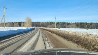 Из-за заснеженных дорог нижнекамские водители вынуждены ездить по обочине 