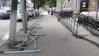 Детскую больницу №1 огородили от пациентов: после возмущений забор решили убрать