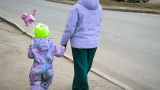 Это имя для мальчика вновь становится фаворитом в России: означает подобный Богу, защитник