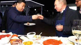 Путин и Си начали диалог под дальневосточные морепродукты...