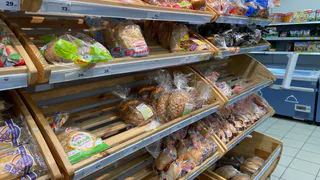 Россиянин пришел в деревенский магазин ФРГ — в кармане было только 20 евро: что ему удалось купить на эти «деньжищи»